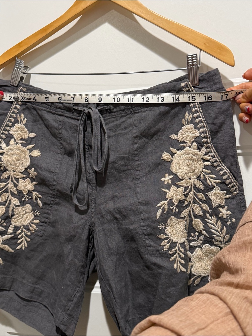 Johnny Was Embroidered Black Women's Linen-Blend Shorts - Picture 3 of 6